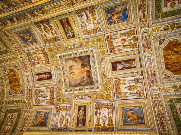 Interni e dettagli architettonici del Museo Vaticano — Foto Stock