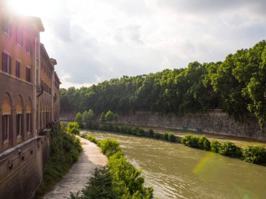 Roma 'da dar Tiber Nehri embaknment, Italya