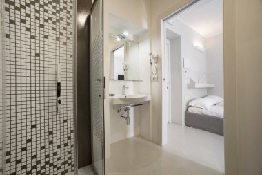 modern ve temiz banyo ile tam sıhhi tesisat