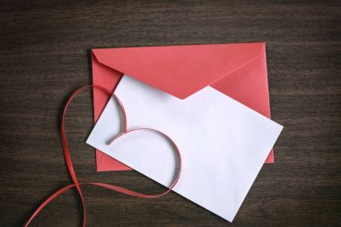 Kırmızı kalp Sevgililer günü