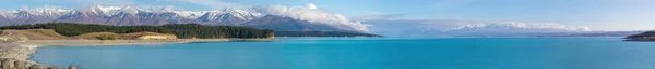 Scenic turquoise Lake Pukaki en zuidelijke Alpen panorama, Nieuw-Zeeland — Stockfoto