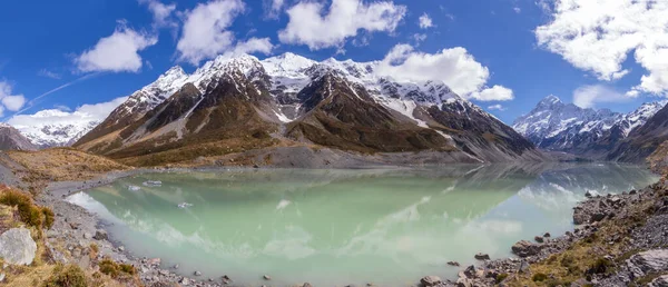 Alpine glasial lake Hooker, Mt Cook National Park, New Zealand — 스톡 사진