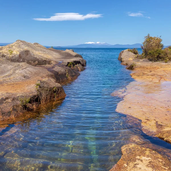 Lago Taupo água limpa, Nova Zelândia — Fotografia de Stock