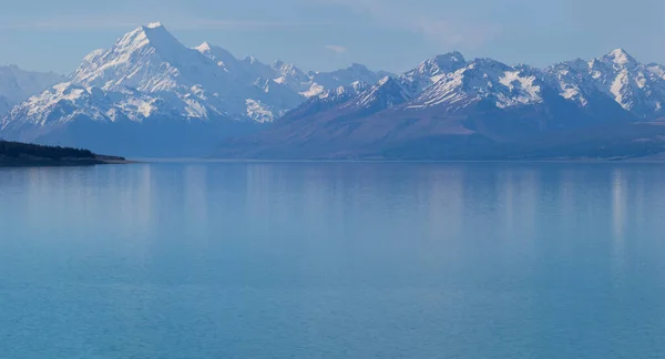 Гора Кук над озером Пукаки, Новая Зеландия — стоковое фото