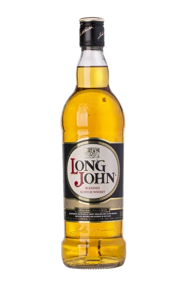 :Botella de whisky sobre fondo blanco —  Fotos de Stock