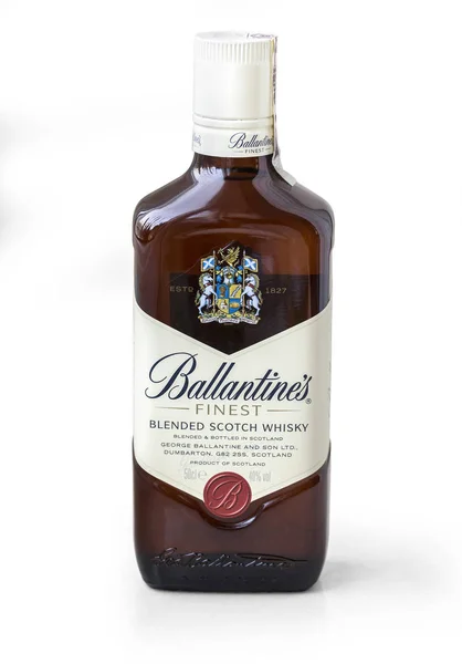 Ballantines whisky elszigetelt fehér — Stock Fotó