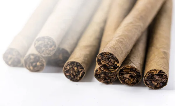 De små cigariller på vitt — Stockfoto
