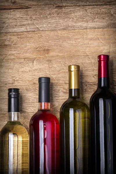 Diferentes garrafas de vinho — Fotografia de Stock