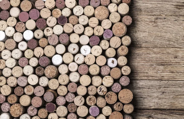 Tappi da vino su legno rustico — Foto Stock