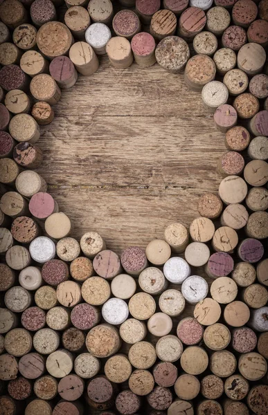 Wine corks over rustic wooden table — Stock Photo, Image