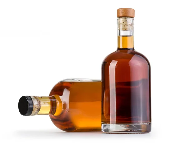 Fullständig whiskey flaska isolerade — Stockfoto