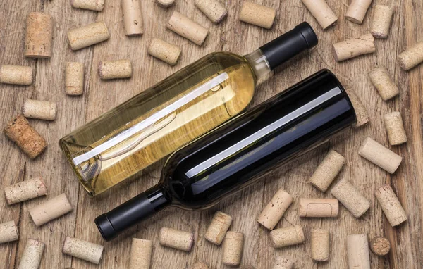 Wine bottle and corks — Stock Photo, Image