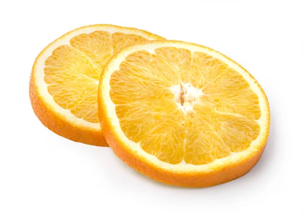 Два кусочка апельсина изолированы — стоковое фото