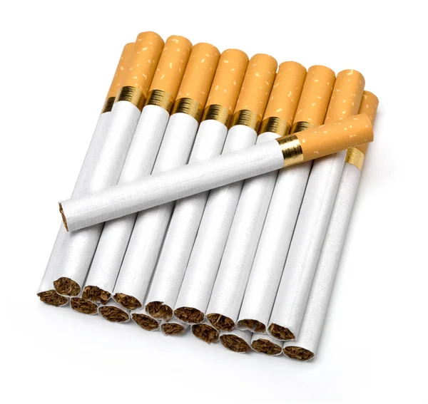 Cigarrillos de tabaco aislados en un blanco — Foto de Stock