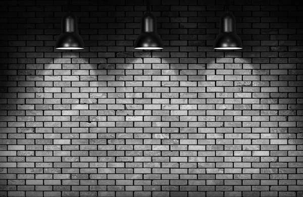 Кирпичная стена и лампа — стоковое фото
