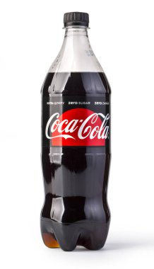Sıfır şişe Coca-Cola izole 