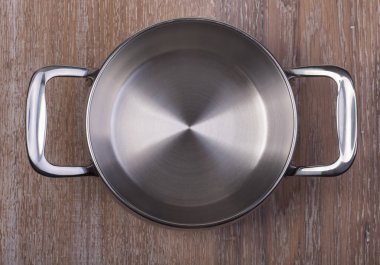 Paslanmaz çelik tencereye