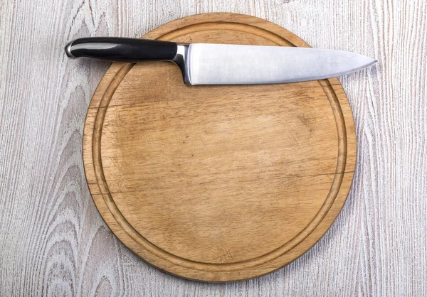 Konyhai kés a fa asztalon — Stock Fotó