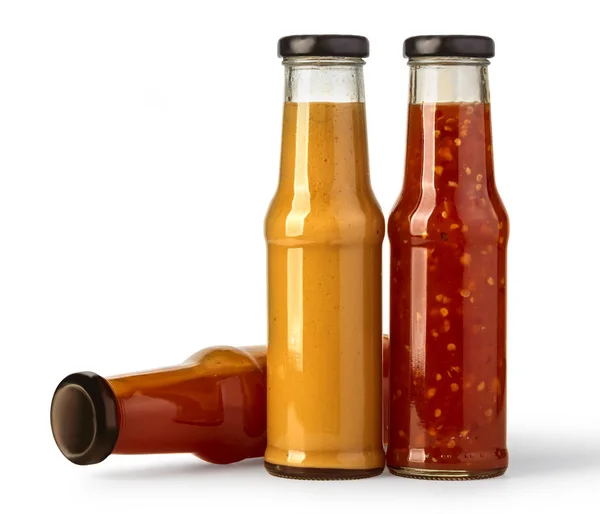 Les différentes sauces barbecue dans des bouteilles en verre — Photo