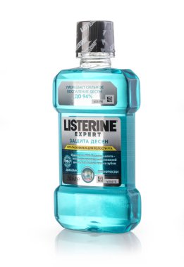 Beyaz arka plan üzerinde izole Listerine 
