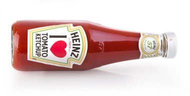 Heinz ketçap izole bir şişe