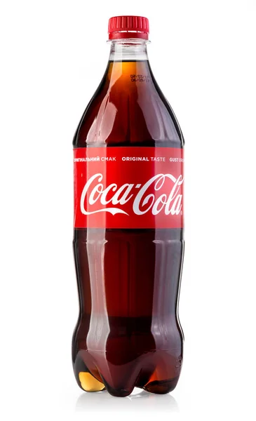 Coca-Cola plastic fles geïsoleerd — Stockfoto