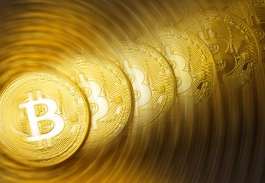 Altın bitcoins yığın. Kripto para birimi için kavramsal görüntü.