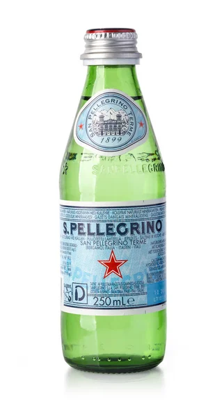 Пляшка San Pellegrino води — стокове фото