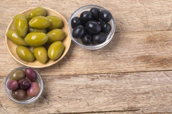 The green and black olives — Stock Photo, Image
