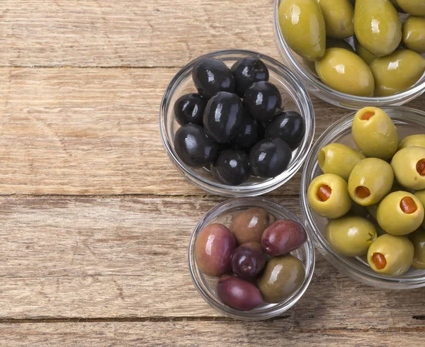 The green and black olives — Stock Photo, Image