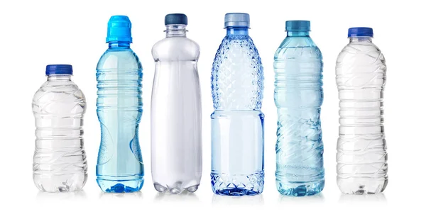 Πλαστικό μπουκάλι νερό απομονωμένες — Φωτογραφία Αρχείου