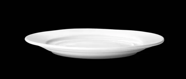 Біла тарілка на чорному — стокове фото