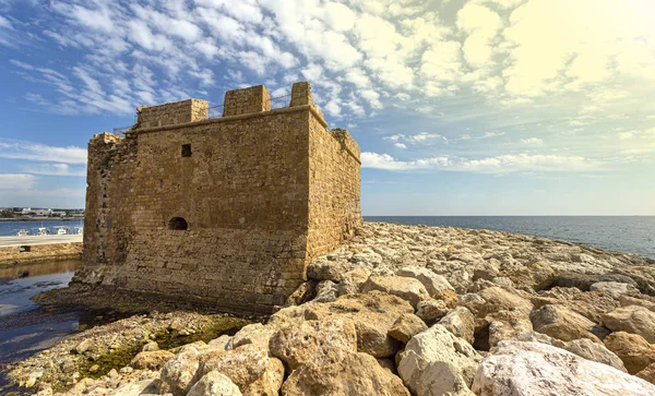 Old castle on Mediterranean sea coast. Paphos, Cyprus. — Stock Photo, Image