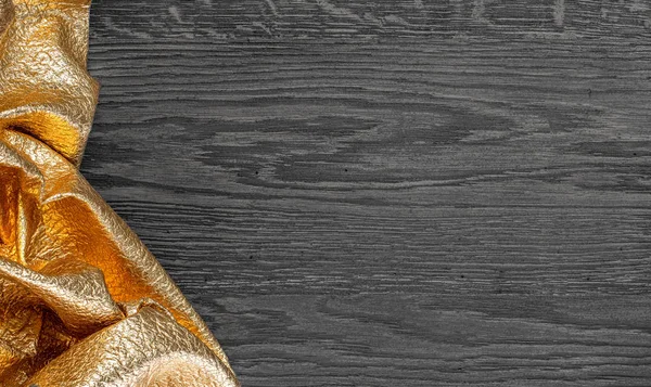 Textura escura de madeira com textura dourada — Fotografia de Stock