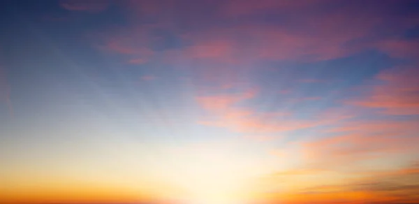 Zonsondergang en zonsopgang hemel. — Stockfoto