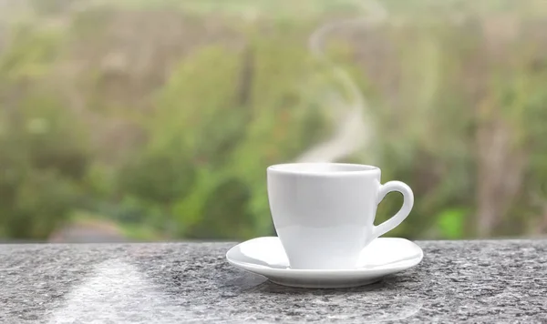 Tasse Kaffee auf Granit — Stockfoto