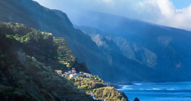 güzel dağlar ve okyanus 