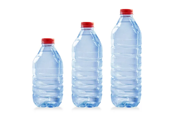 Plastflasker Med Fortsatt Friskt Vann Isolert Hvit Bakgrunn – stockfoto