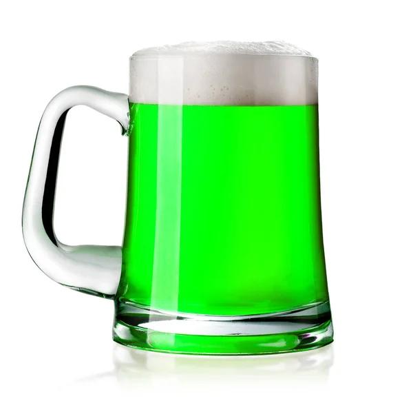 Szklanka Świeżego Zimnego Zielonego Piwa Białym Tle Piękne Tło Dnia — Zdjęcie stockowe