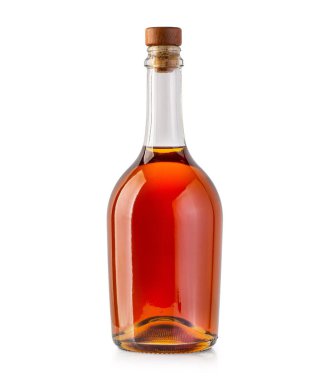 Kırpma yolu olan beyaz arka planda izole edilmiş viski şişesi.