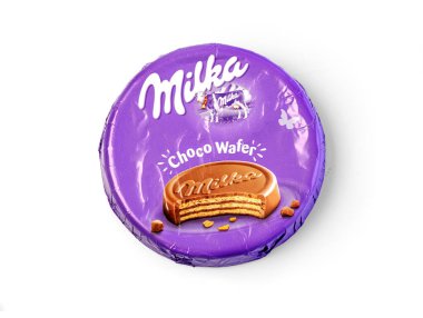 Chisinau, Moldova - 26 Nisan 2020. Milka Choco Wafer, Alp sütlü çikolatayla kaplı çıtır gofretler. Milka, Mondelez Enternasyonal 'a ait bir çikolata markası.