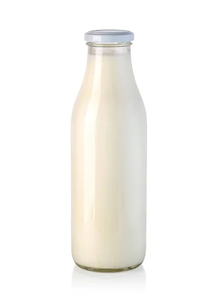 Frische Milch Einer Glasflasche Isoliert Auf Weißem Hintergrund Mit Clipping — Stockfoto