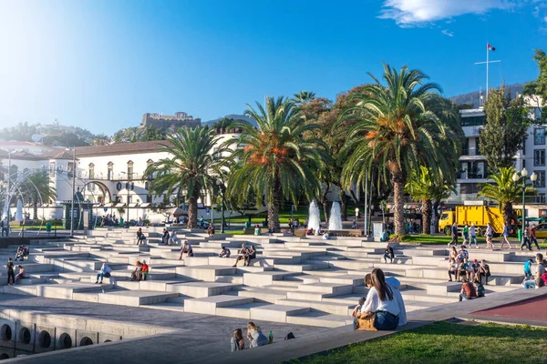 Madeira Portugalsko Prosince 2019 Funchal Nábřeží Přístavu Lidé Dovolené Madeira — Stock fotografie