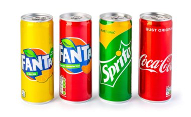 CHISINAU, MOLDOVA - 27 Nisan 2020: Beyaz arka planda Coca-Cola, Fanta ve Sprite kutuları. Kırpma yolu ile