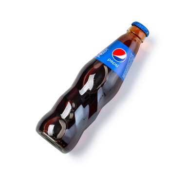 Chisinau, Moldova - 26 Nisan 2020: Pepsi cam şişe fotoğrafı. Pepsi, PepsiCo tarafından üretilen ve üretilen bir alkolsüz içecek.