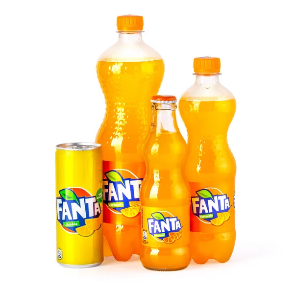 Chisinau Moldavia Aprile 2020 Bottiglie Fanta Lattina Isolata Bianco Con — Foto Stock