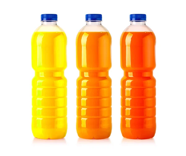 Пластиковые Бутылки Свежим Органическим Соком Белом Фоне Вырезкой Пути — стоковое фото
