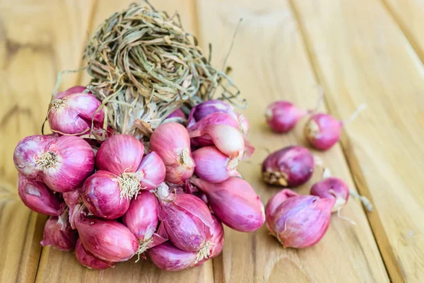 Shallot on wooden table — Stock Photo, Image