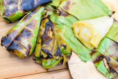 Tay tatlı - yapışkan pirinç tatlı patates muz l tarafından sarılmış