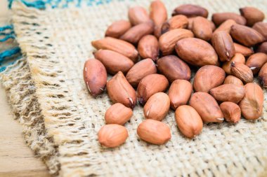 çiğ çiğ fıstık